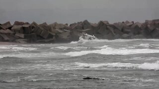 SOUTH AFRICA - Durban - Yacht runs aground at Durban's Port (Video) (QCf)