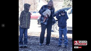 Newborn Council Bluffs baby introduced to family members through binoculars