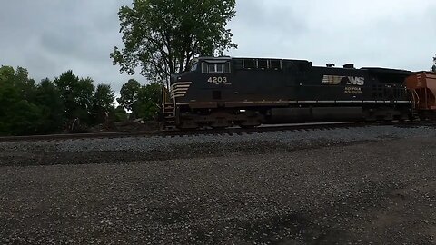 Rainy Day Norfolk Southern Mix Manifest With A WFRX DPU , Train Horn Bucyrus Ohio #train #asmr