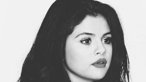 Selena Gomez Suffers Emotional Breakdown & Hospitalized