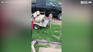 5-year-old girl captures snake with bare hands