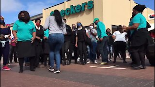 WATCH: Hout Bay Checkers staff protest after more Covid-19 cases (zWq)