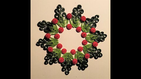 How to make a Christmas wreath with quilling