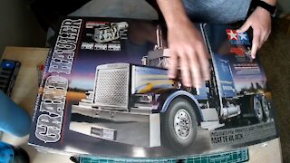 Unboxing tamiya grand hauler