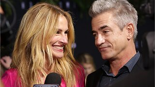 Why Julia Roberts & Dermot Mulroney Reunited For ‘Homecoming’