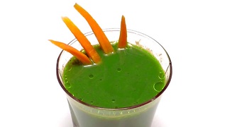 How to make a healthy carrot spinach juice