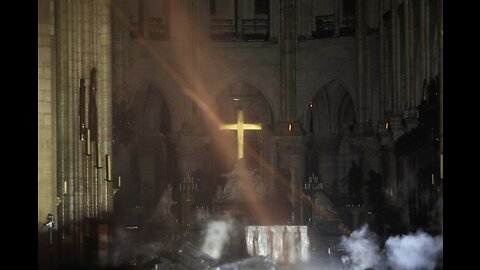 Eerste foto's binnenkant Notre Dame na brand