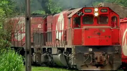 Locomotivas GT22-CUM em tração distribuida na Serra do Mar