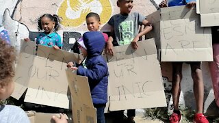 SOUTH AFRICA - Cape Town - Hangberg Clinic Picket (Video) (acY)