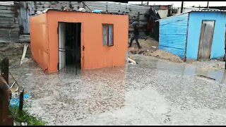 Torrential rains in Cape Town cause flooding and power outages (SAw)