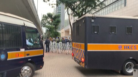 Police vans arrive at Jimmy Lai trial