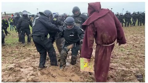 German cops stuck in mud