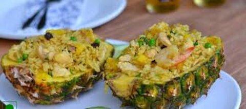Pineapple Fried Rice ข้าวผัดสับปะรด - Amazing Thai Food