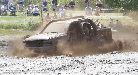 MUD DRIVERS - Jeep vs Chevrolet - 4x4 Trucks Mud Bogging Drag Racing