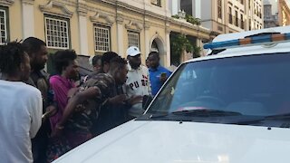 SOUTH AFRICA - Cape Town - Refugees removed from outside Central Methodist Mission (Video) (EQj)