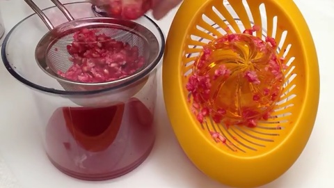 How to extract pomegranate juice