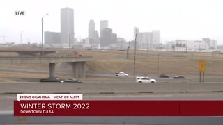 Snow starts falling on downtown Tulsa highways