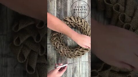 Christmas Burlap Wreath - Wreathmas Week - Episode 4 - SHORTS - Wreath DIY - #christmaswreath