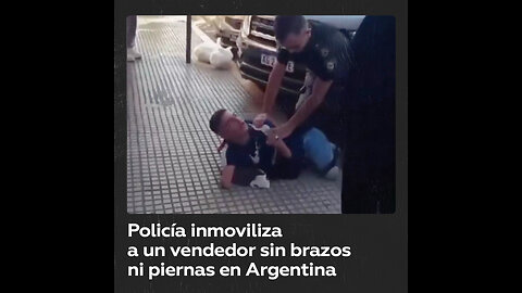 Policía argentino retiene a un joven sin brazos ni piernas