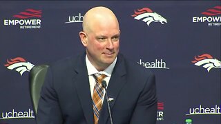 Broncos introduce Hackett as new head coach