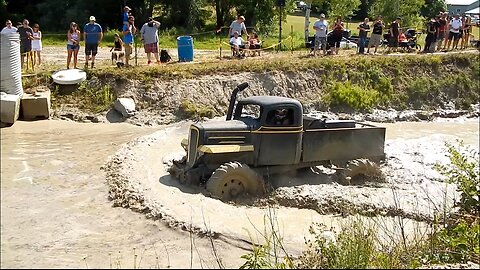 MUD Drivers - Canadian Mud Runners in Canada Mud Bogging Event 4x4