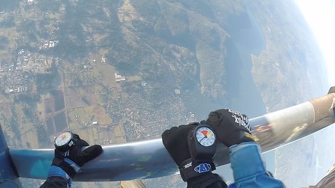 Amazing Skydivers View During 125 mph Free Fall From 10,000 feet