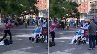 Street performer serenades woman in wheelchair with classic Sinatra tune