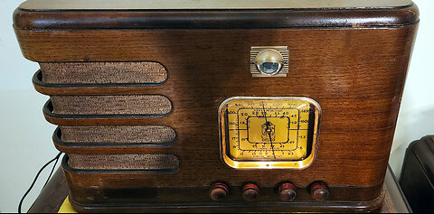 Scanning across the broadcast and shortwave bands of a newly rebuilt 1938 table radio