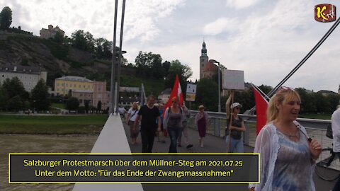 Salzburger Protestmarsch über Müllner-Steg 2021.07.25Motto - Für das Ende der Zwangsmassnahmen