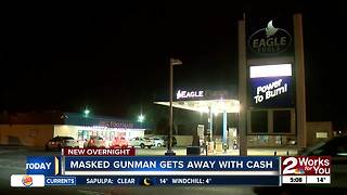 Gunman robs North Tulsa store overnight