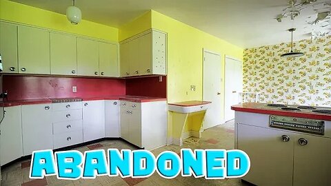 Exploring a Huge Abandoned 1960's Bungalow! (LOCKED IN TIME!!!)