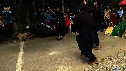 The "Pa'bitte Passapu" dance is a traditional dance of Ammatoa Kajang #MHTV #MuharOfficial