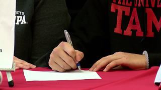 Brett Beetow signs scholarship