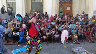 SOUTH AFRICA - Cape Town - Mwango, the Clown visit GreenMarket Square Refugees (Video) (qYr)