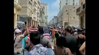 Cuban Protestors Wave American Flags, Chant "Liberdad!" in Anti-Communist Protests