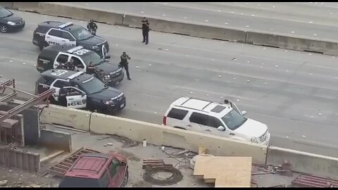 🚨Genius Criminal Steals A Police Car With A Cop Currently Inside Of It