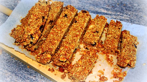 How to make homemade healthy granola bars