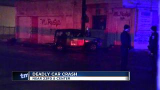 Man dies after crashing car into concrete pole in Milwaukee