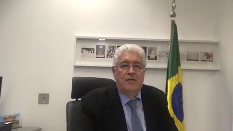 Requião: Senado virou zona e seguranças agem como porteiros de bordel