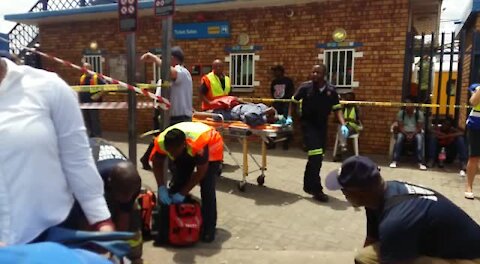 SOUTH AFRICA - Johannesburg - Metrorail train accident (Video) (BaW)