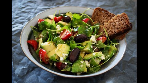 Garlic steak bite salad with tarragon dressing