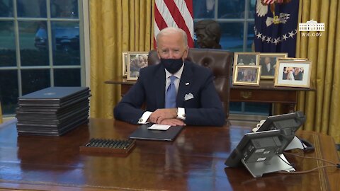 Biden Says He’s ‘Keeping The Promises’ With Mask Orders – Which He Quickly Breaks