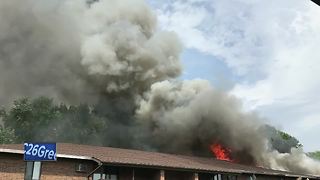 Firefighters battle apartment fire in Green Bay