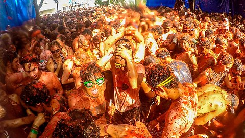 TOMATO WAR MADNESS - LA TOMATINA, BUNOL SPAIN