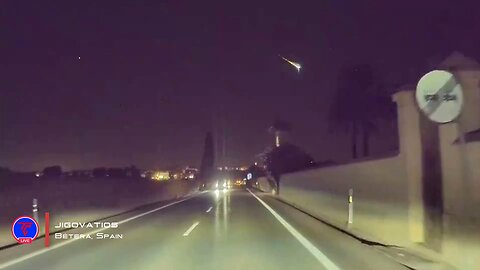 Tesla Camera Captures Meteor Falling From Night Sky | TeslaCam Live