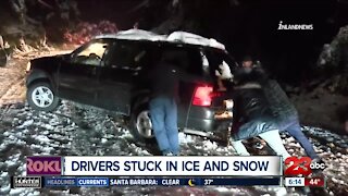 Hundreds of people caught in the snow at Mount Baldy