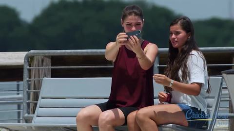 Social experiment exposes selfie-centered babysitter