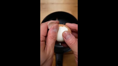 how to good peel an egg 🥚