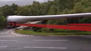 Truck Carrying Massive Turbine Blade Makes Stunning Turn Onto Narrow Street