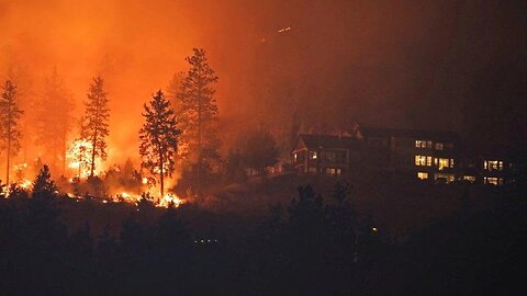 Canada wildfire: Race to evacuate city as blaze approaches - BBC News
